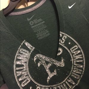 Nike Oakland Athletics Women’s Tee 🐘